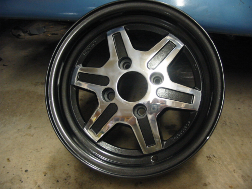 Datsun 280ZX wheel after polishing and coating
